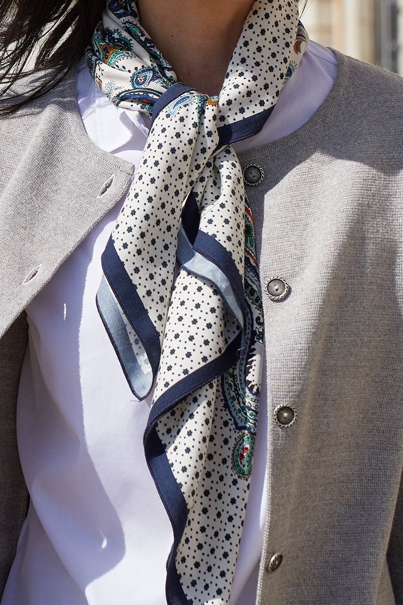 Foulard carré en viscose - 3 Monsieur Solfin | Fabriqué en France Foulard carré en viscose - 3 Monsieur Solfin | Fabriqué en France